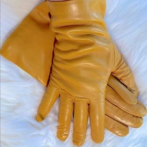 Women leathe gloves